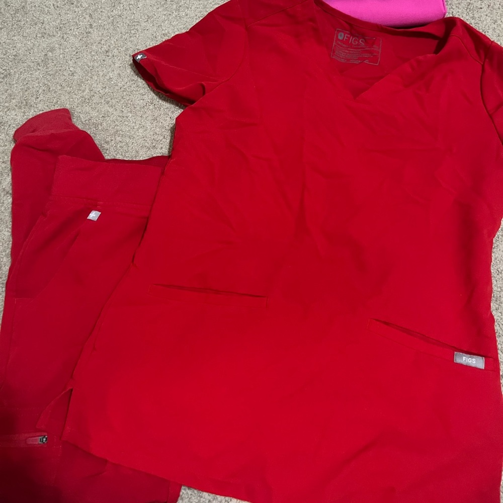 FIGS 3 pocket top and jogger bottoms